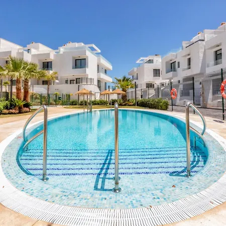 Vivi Homes -zumo Pool, Gym & Sea View