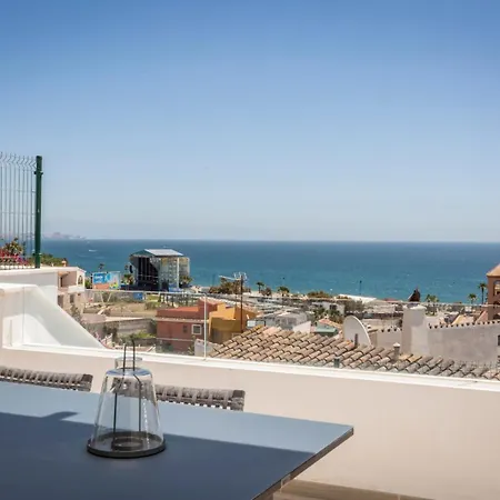 펜션 Vivi Homes -zumo Pool, Gym & Sea View *