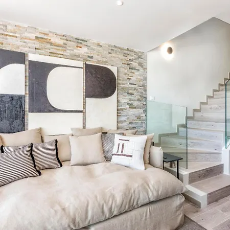 Vivi Homes -zumo Pool, Gym & Sea View فوينخيرولا