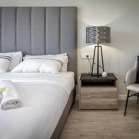 Semesterbostad Vivi Homes -zumo Pool, Gym & Sea View